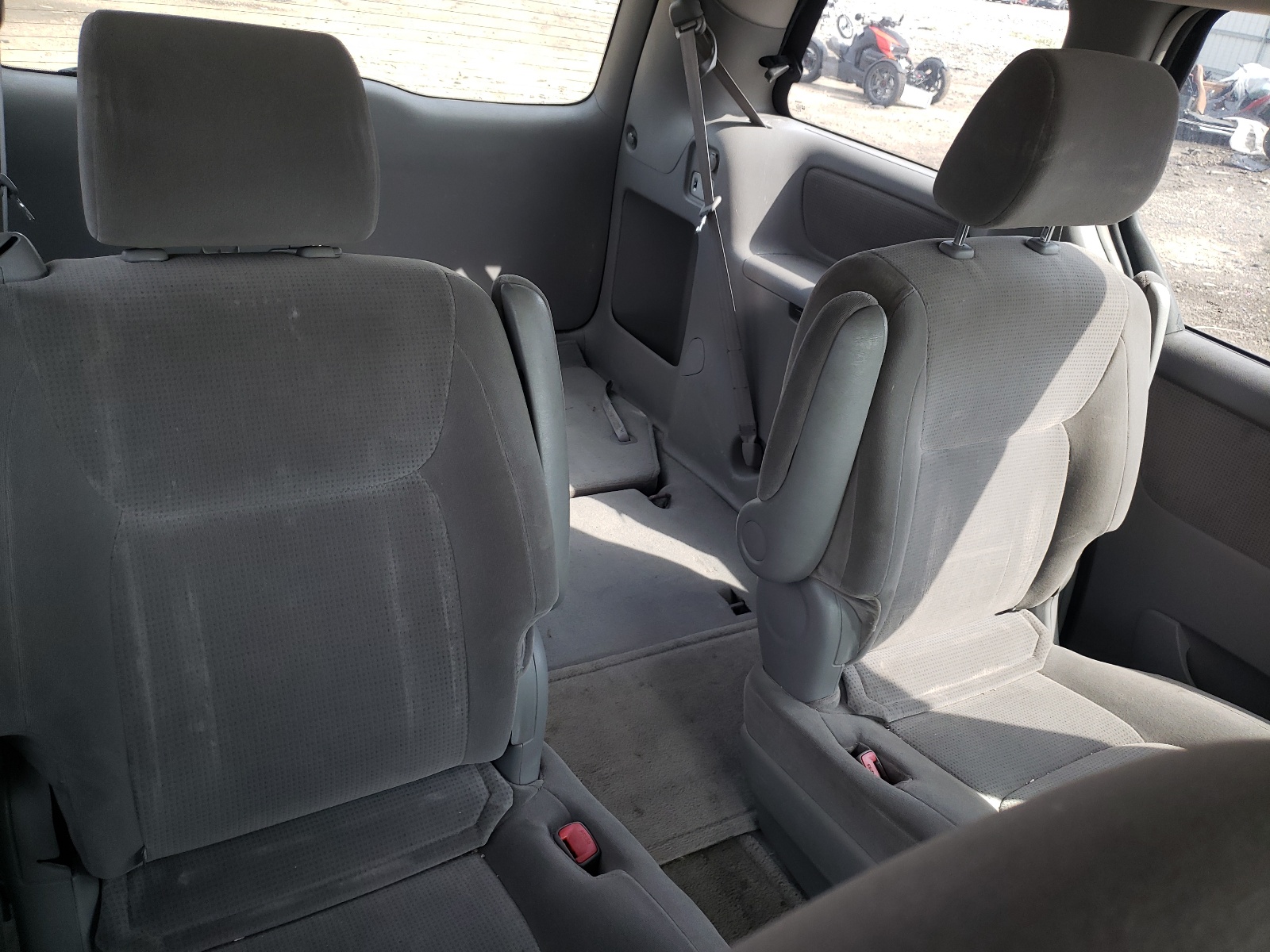 Photo 6 from auction – 2004 TOYOTA SIENNA with VIN 5TDZA23CX4S034634