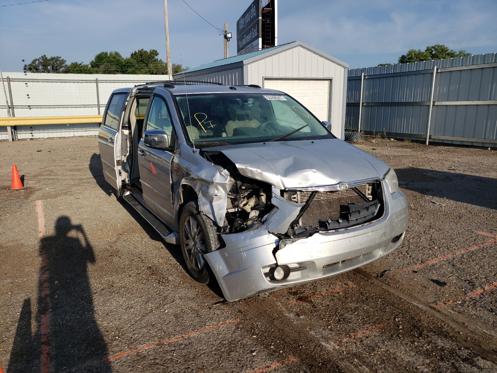 Photo 1 from auction – 2010 CHRYSLER TOWN & COU with VIN 2A4RR6DX6AR152728