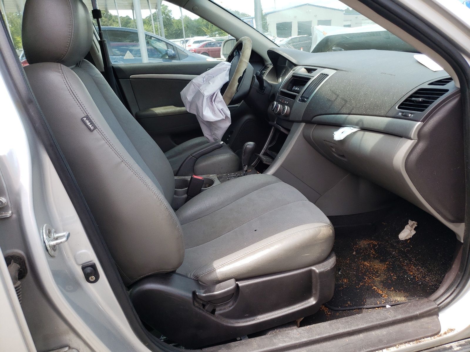 Photo 5 from auction – 2009 HYUNDAI SONATA SE with VIN 5NPEU46C39H501905