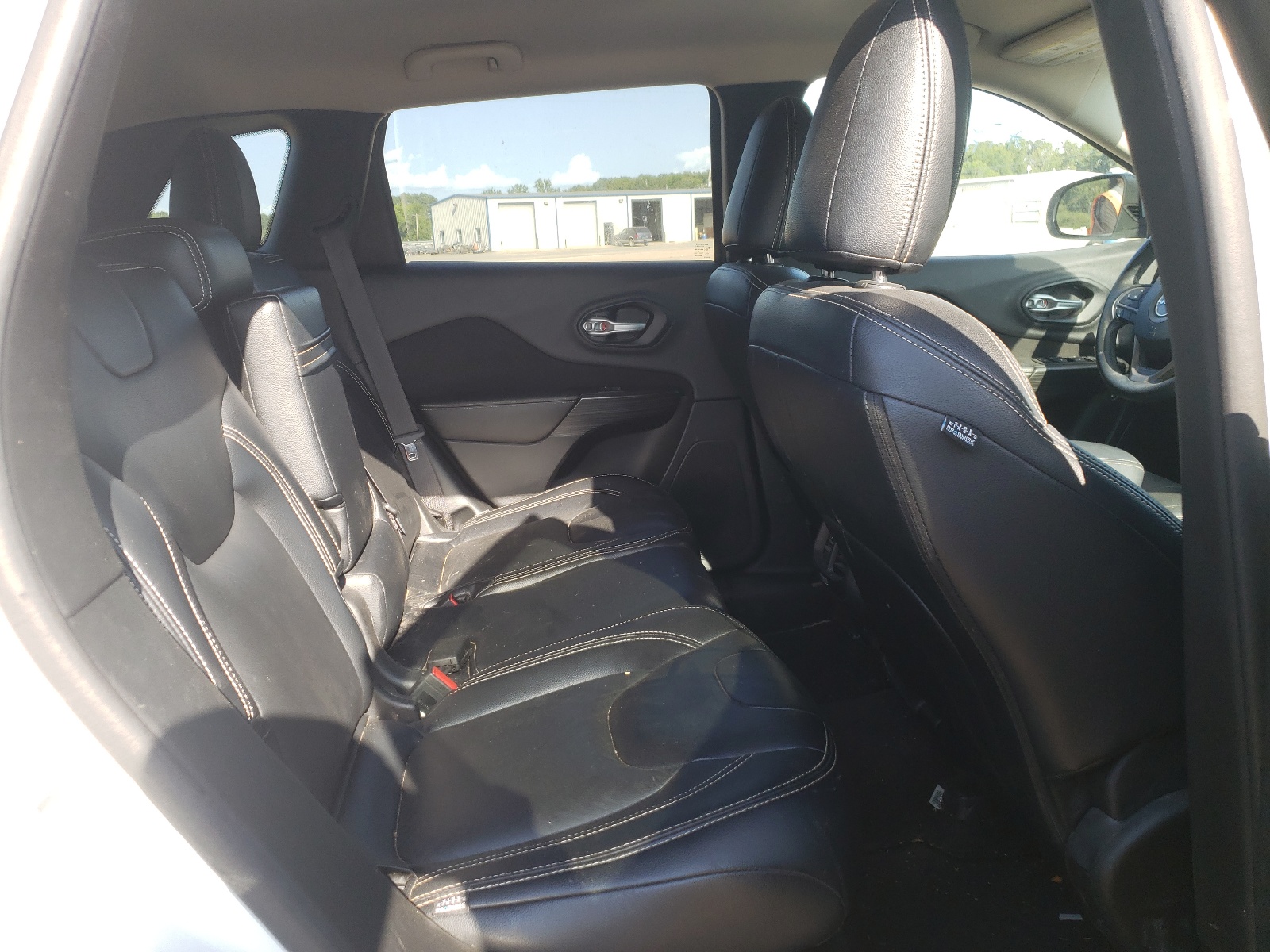 Photo 6 from auction – 2016 JEEP CHEROKEE L with VIN 1C4PJLCB2GW328845