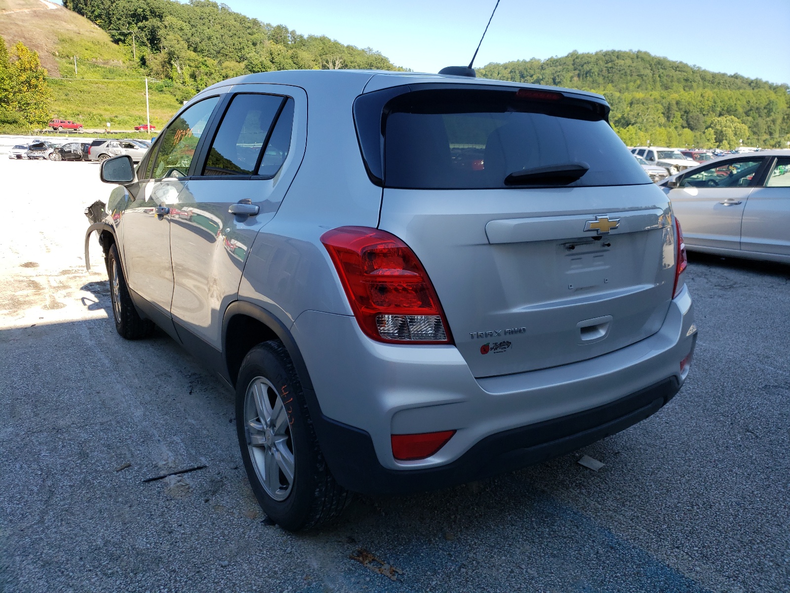 Photo 16 from auction – 2019 CHEVROLET TRAX LS with VIN 3GNCJNSB9KL171333