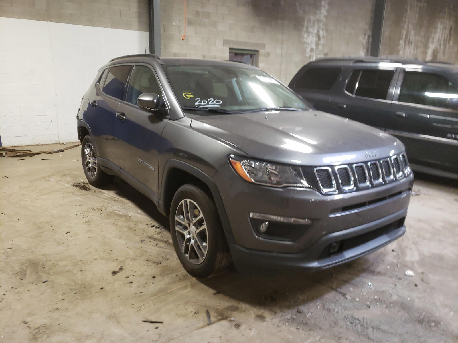 JEEP COMPASS LA 2020 with VIN 3C4NJDBB7LT256135 - Photo from auction