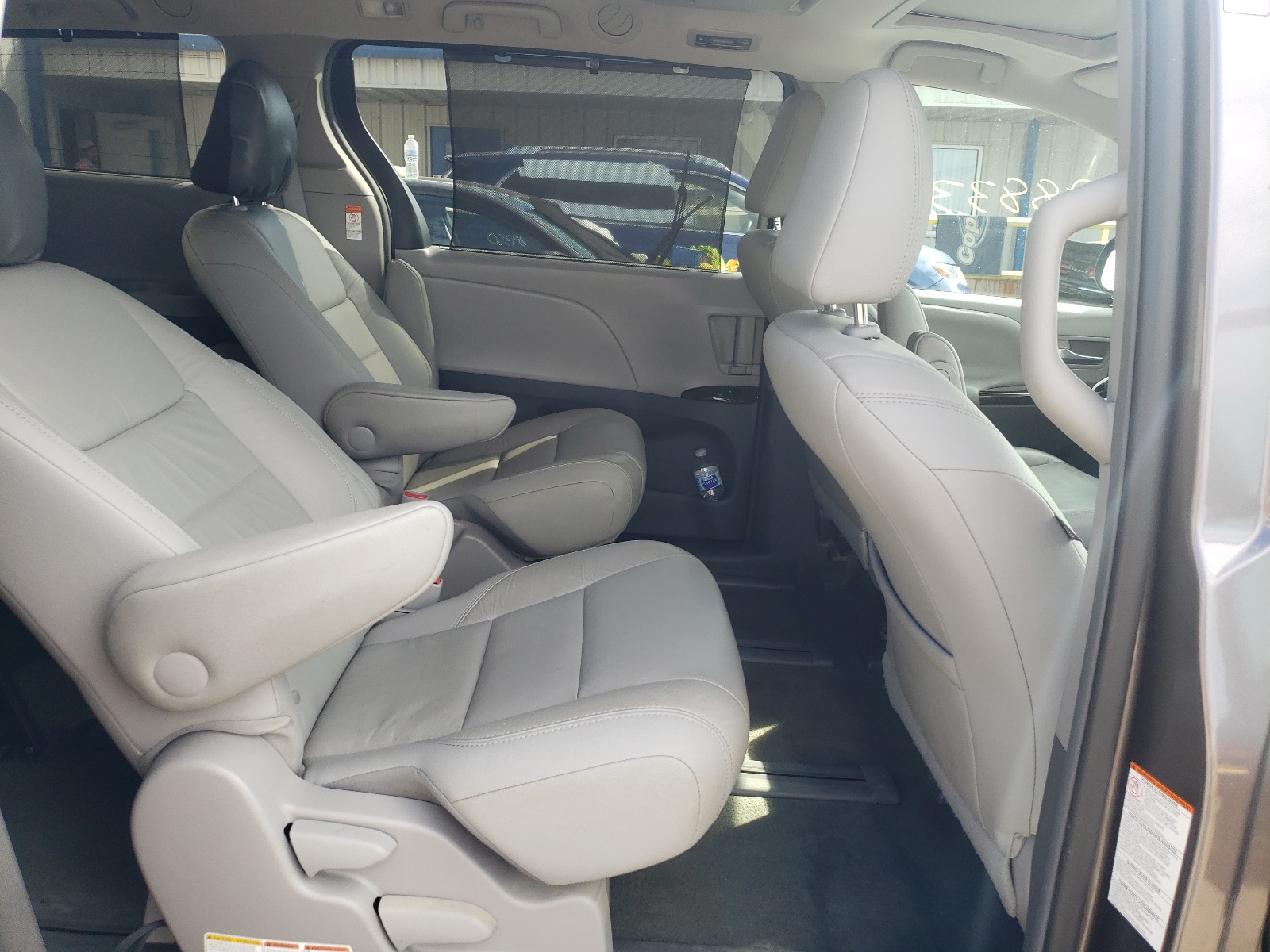 Photo 6 from auction – 2015 TOYOTA SIENNA XLE with VIN 5TDDK3DC2FS126996