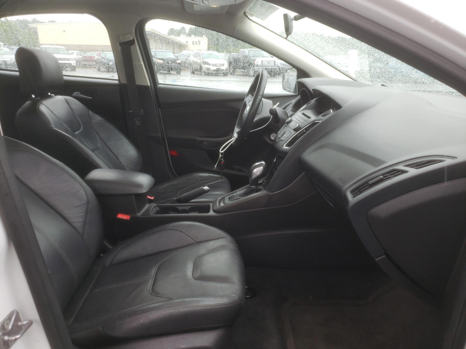 Photo 5 from auction – 2015 FORD FOCUS SE with VIN 1FADP3K20FL338458