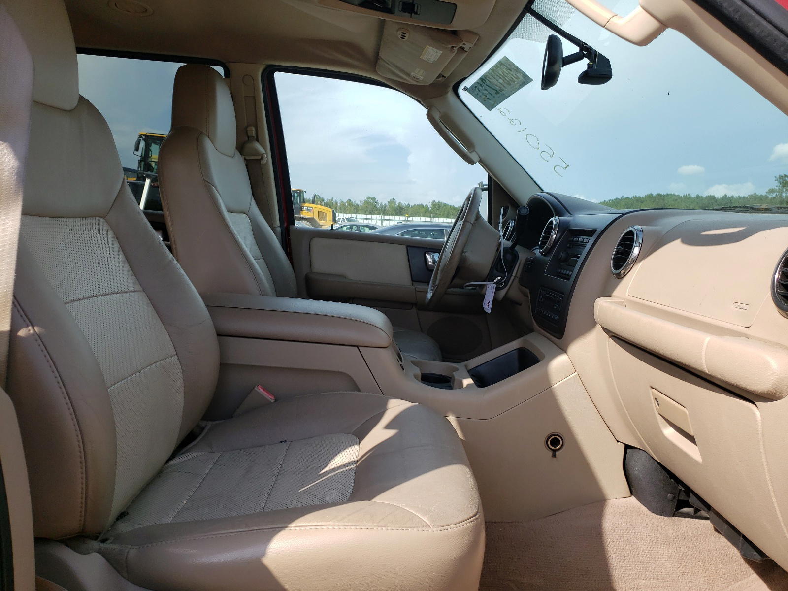 Photo 5 from auction – 2004 FORD EXPEDITION with VIN 1FMPU17L64LB83638