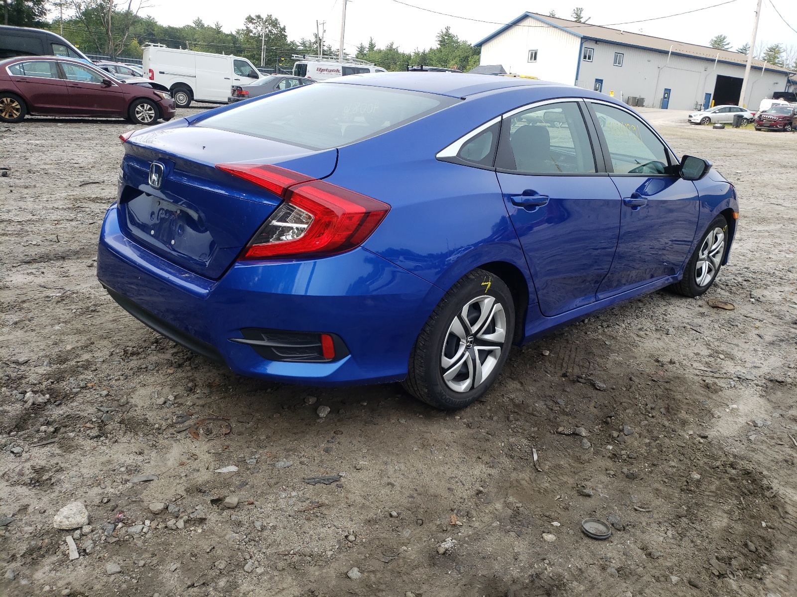 Photo 4 from auction – 2018 HONDA CIVIC LX with VIN 19XFC2F57JE029620