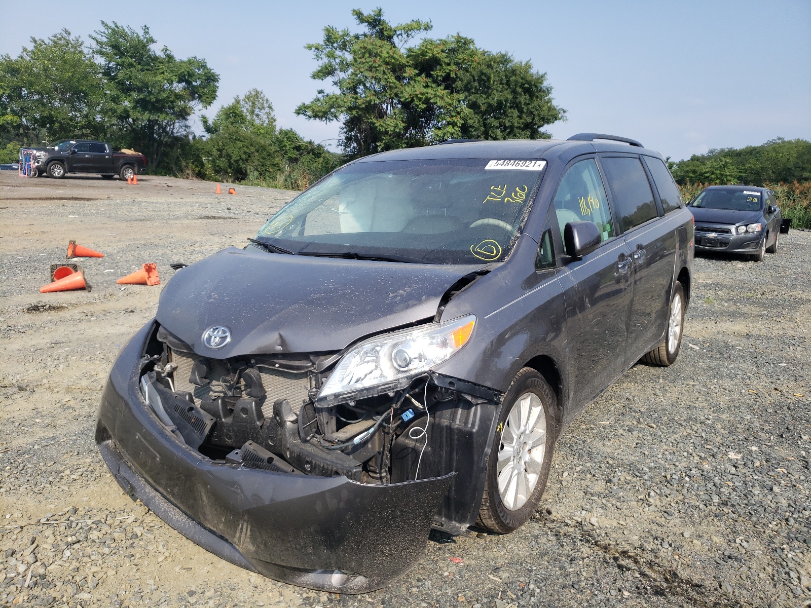 Photo 2 from auction – 2014 TOYOTA SIENNA XLE with VIN 5TDDK3DCXES075276