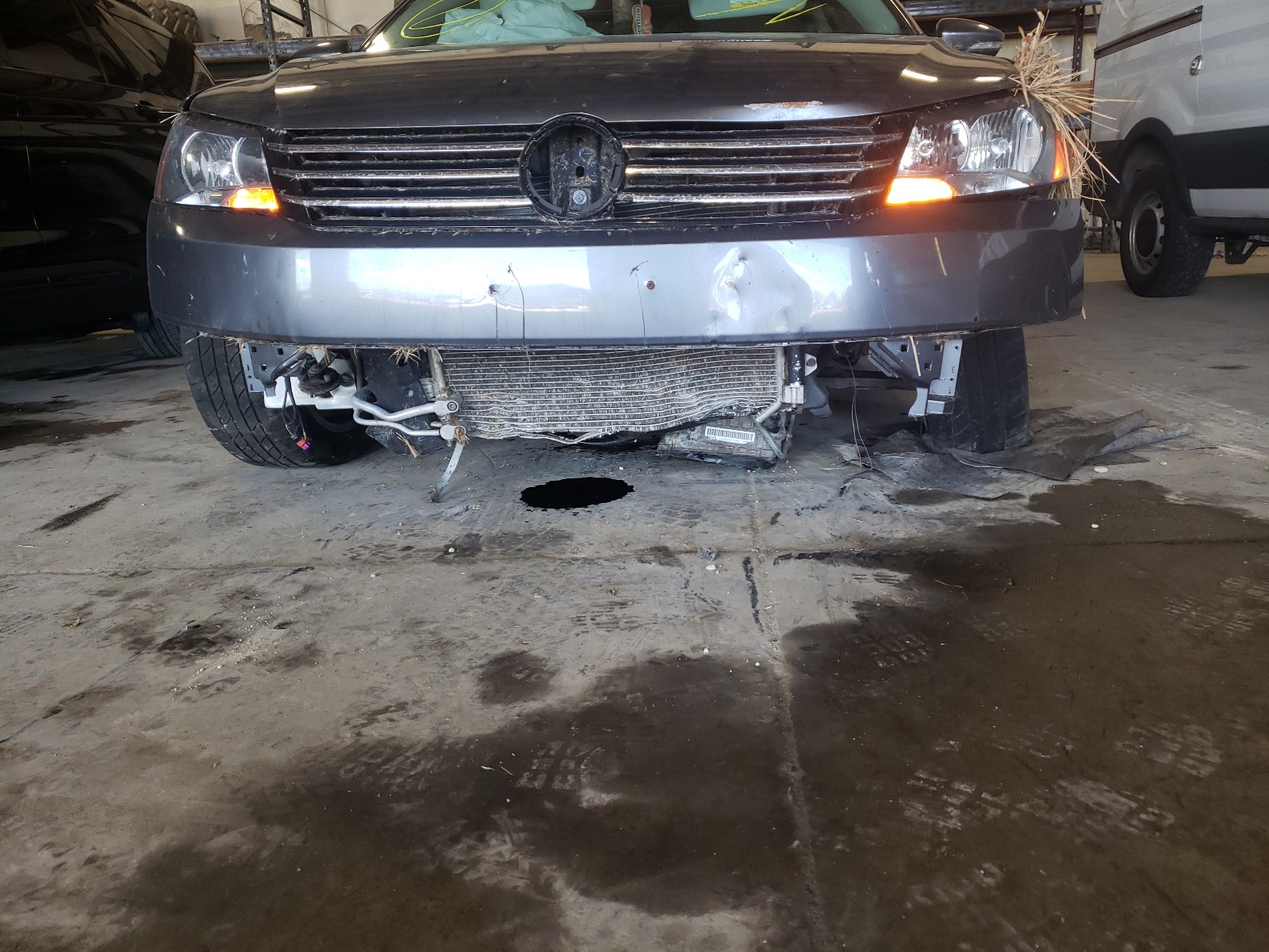 Photo 9 from auction – 2012 VOLKSWAGEN PASSAT SE with VIN 1VWBH7A31CC055754