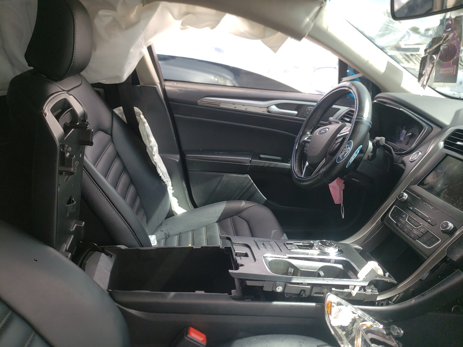 Photo 5 from auction – 2020 FORD FUSION SEL with VIN 3FA6P0CD6LR116933
