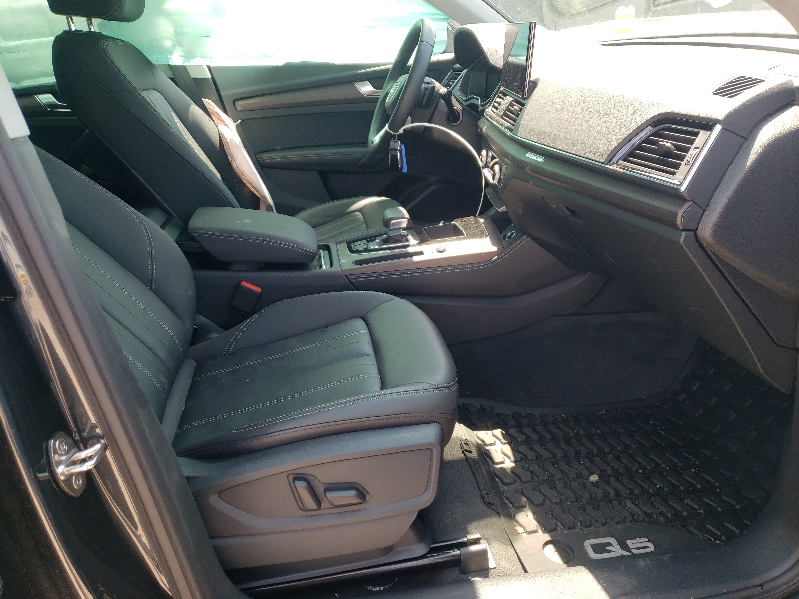 Photo 5 from auction – 2021 AUDI Q5 PREMIUM with VIN WA1BAAFY5M2060207