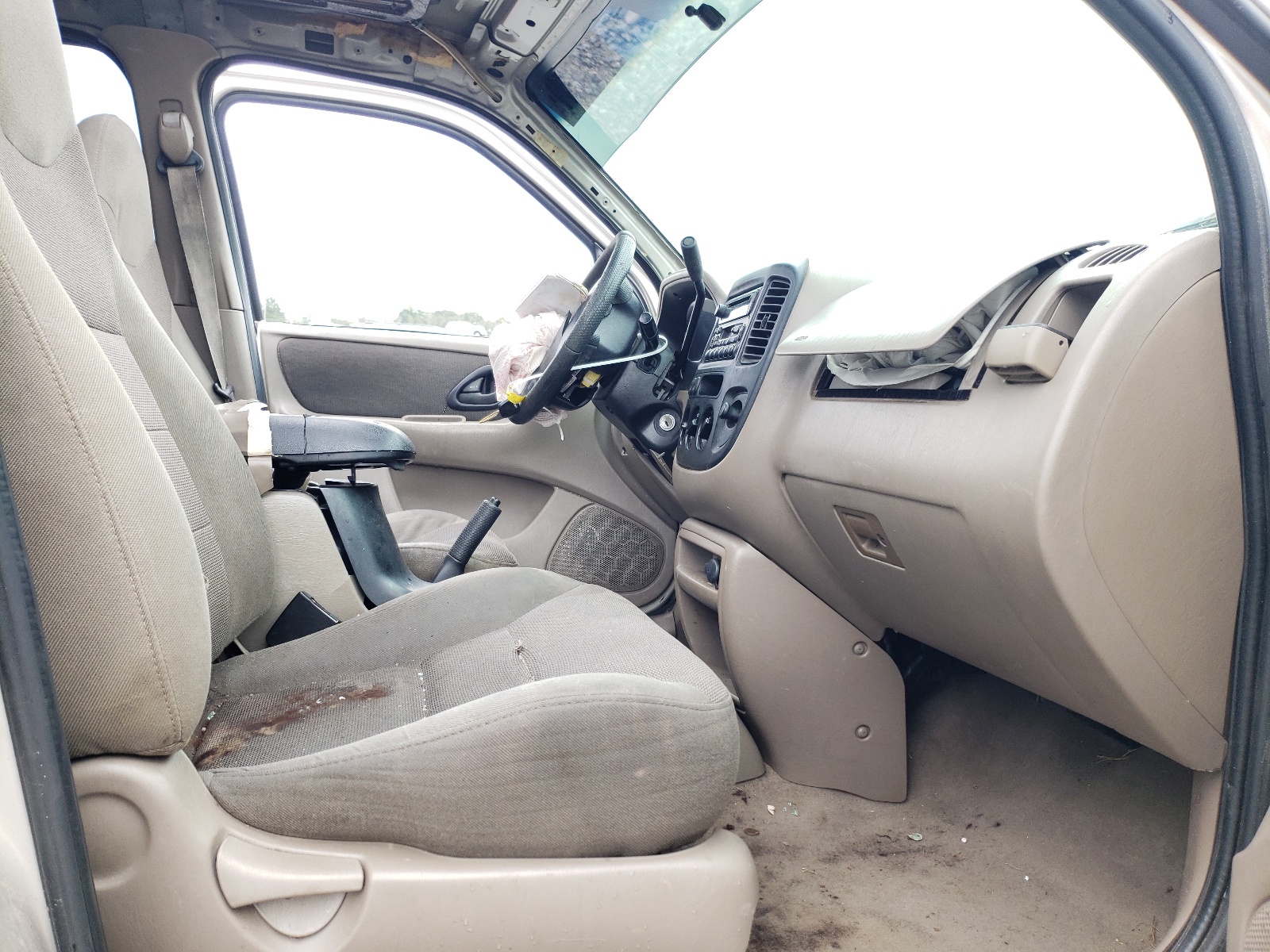 Photo 5 from auction – 2001 FORD ESCAPE XLT with VIN 1FMYU03141KF62531