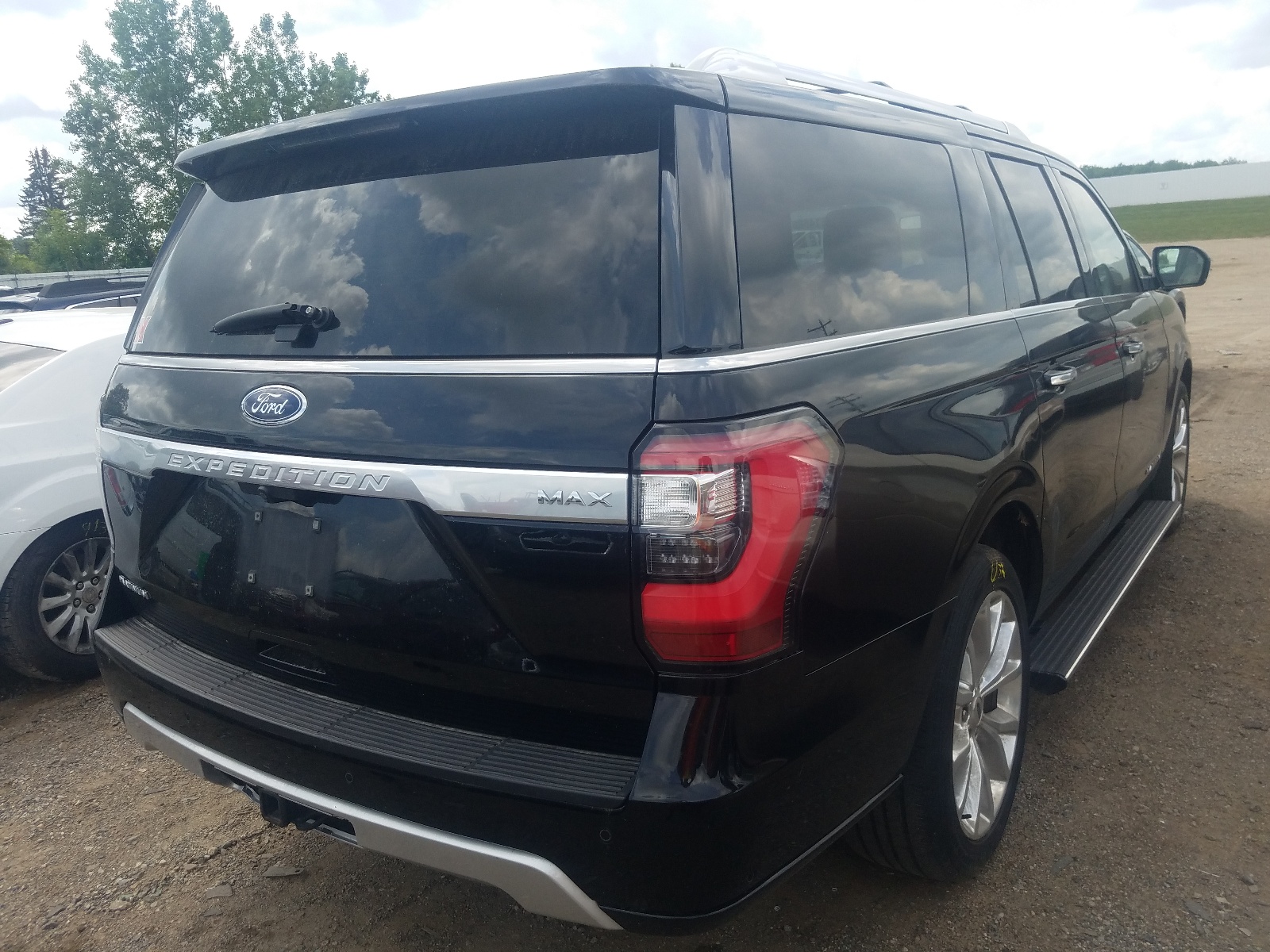 صورة رقم 4 من المزاد - 2018 FORD EXP مع VIN 1FMJK1MT7JEA09903