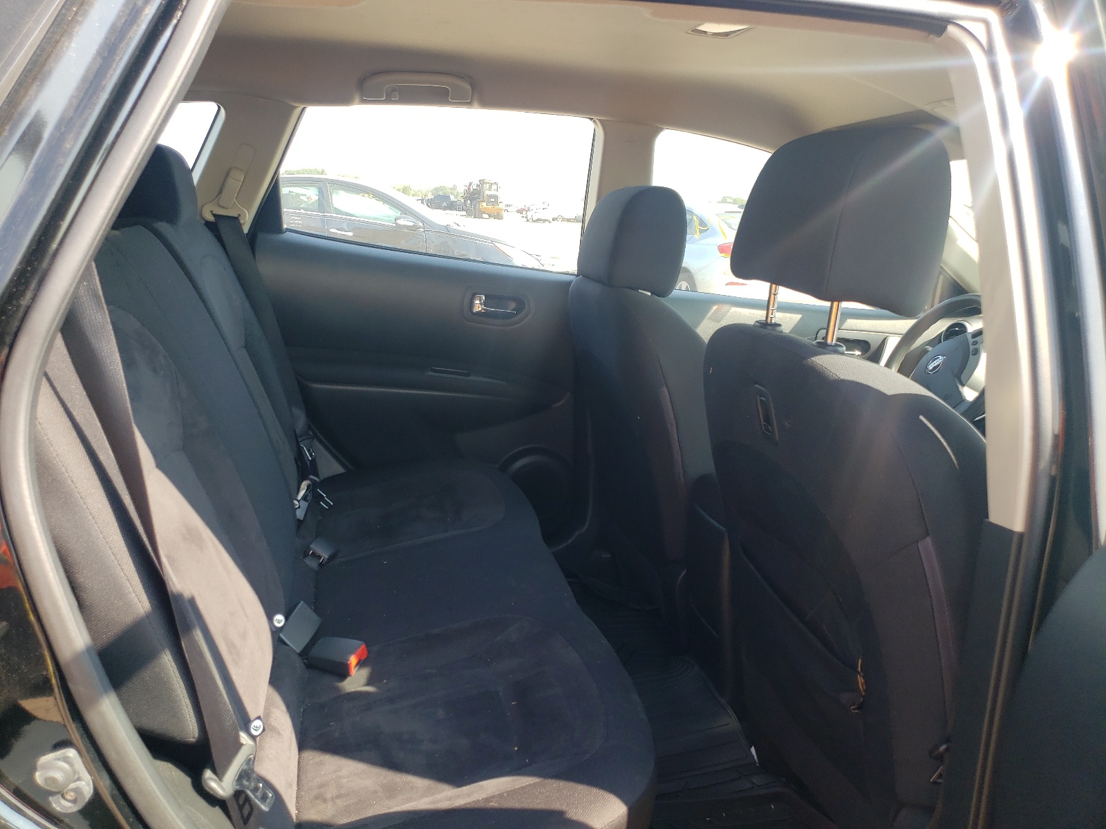 Photo 6 from auction – 2010 NISSAN ROGUE S with VIN JN8AS5MT3AW014364