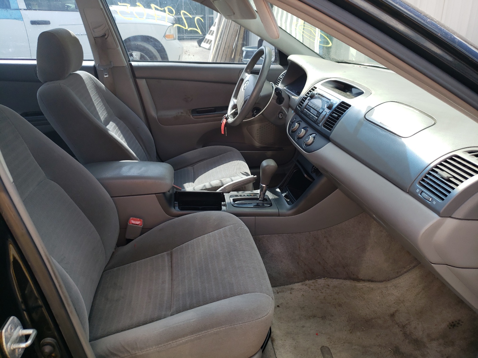 Photo 5 from auction – 2005 TOYOTA CAMRY LE with VIN 4T1BE32K95U414724