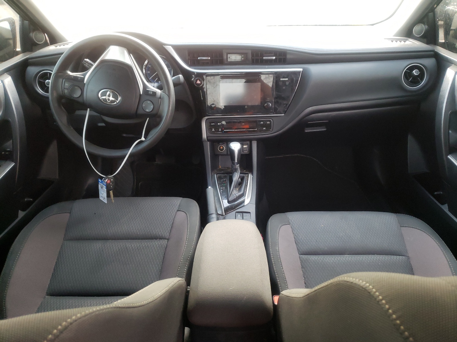 Photo 9 from auction – 2017 TOYOTA COROLLA L with VIN 2T1BURHE5HC923173