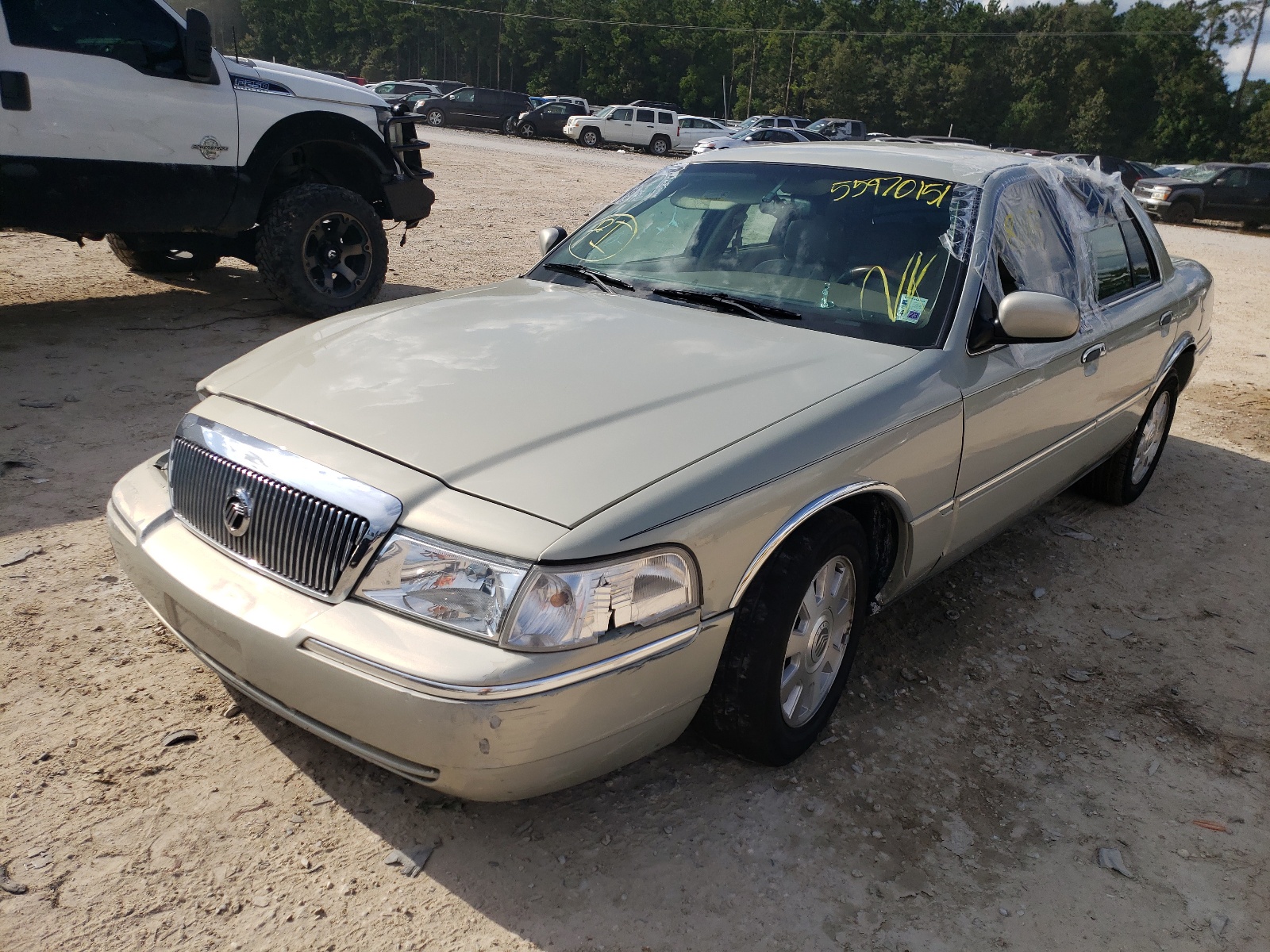 Photo 2 from auction – 2004 MERCURY GRAND MARQ with VIN 2MEFM75W94X649838