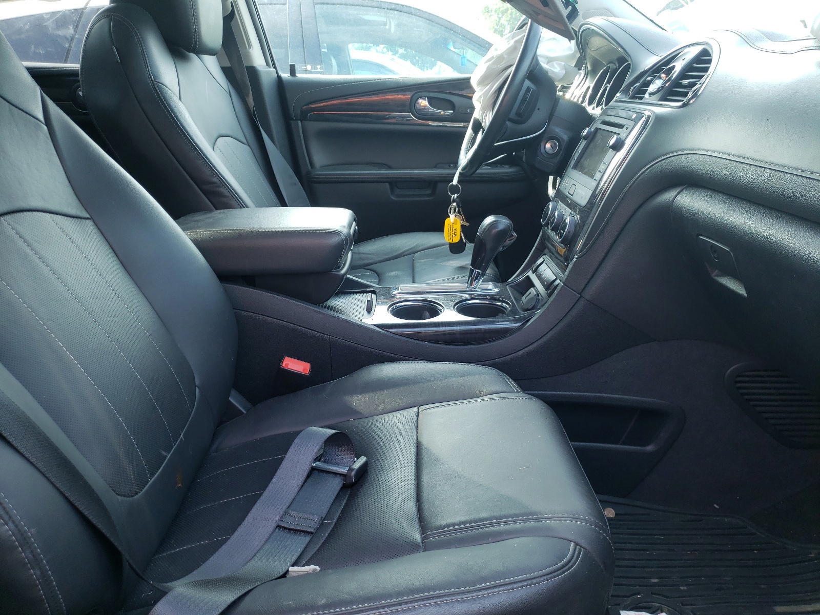 Photo 5 from auction – 2017 BUICK ENCLAVE with VIN 5GAKRBKD8HJ305053