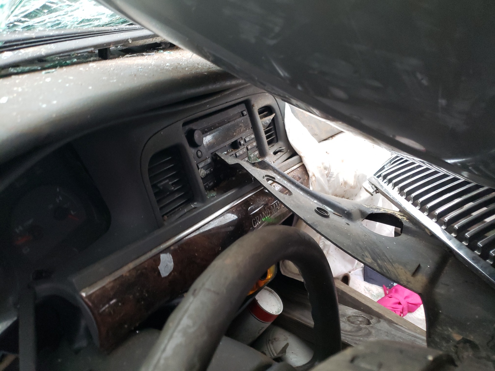Photo 9 from auction – 2004 MERCURY GRAND MARQ with VIN 2MEFM74W64X665593