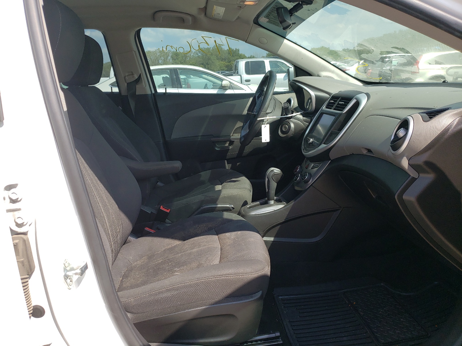 Photo 5 from auction – 2017 CHEVROLET SONIC LT with VIN 1G1JD5SH5H4111004
