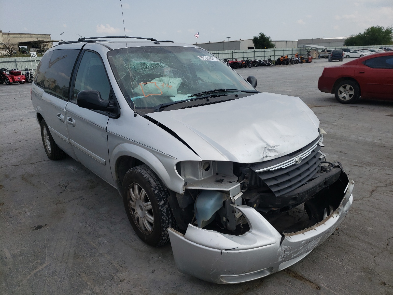 Photo 1 from auction – 2006 CHRYSLER TOWN & COU with VIN 2A4GP54L56R823172