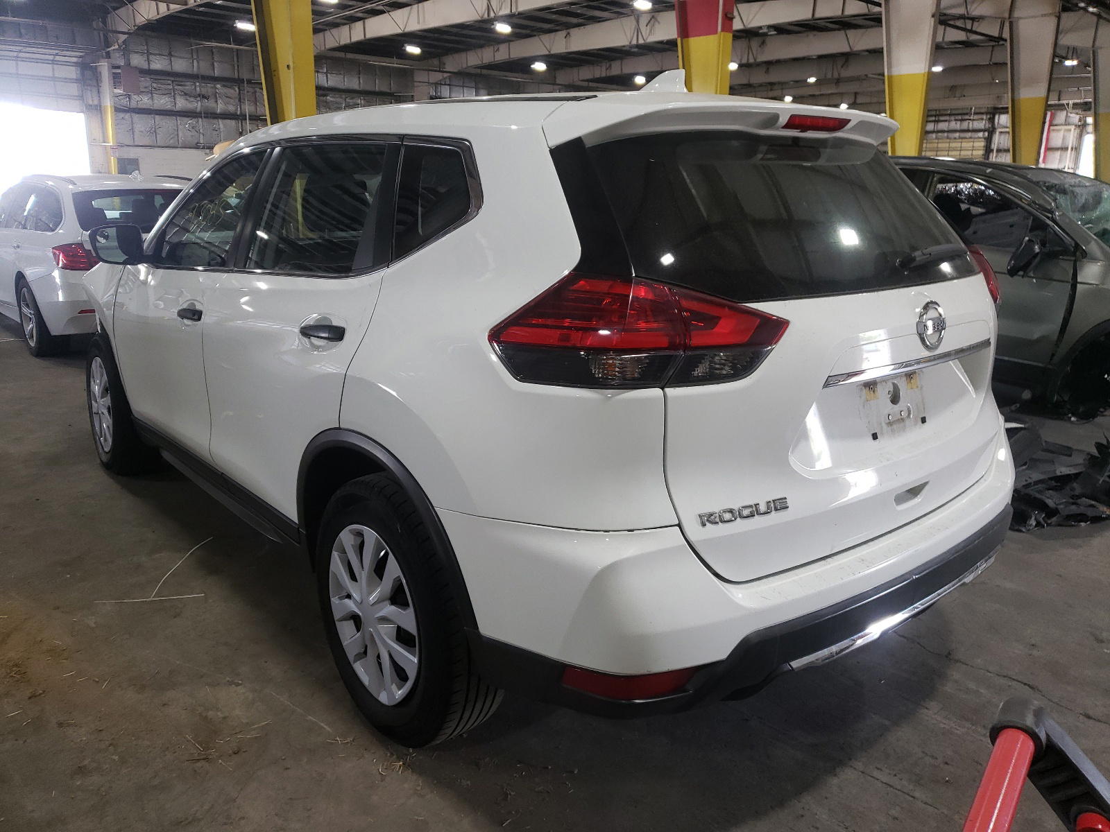 Photo 3 from auction – 2017 NISSAN ROGUE S with VIN KNMAT2MT5HP544718