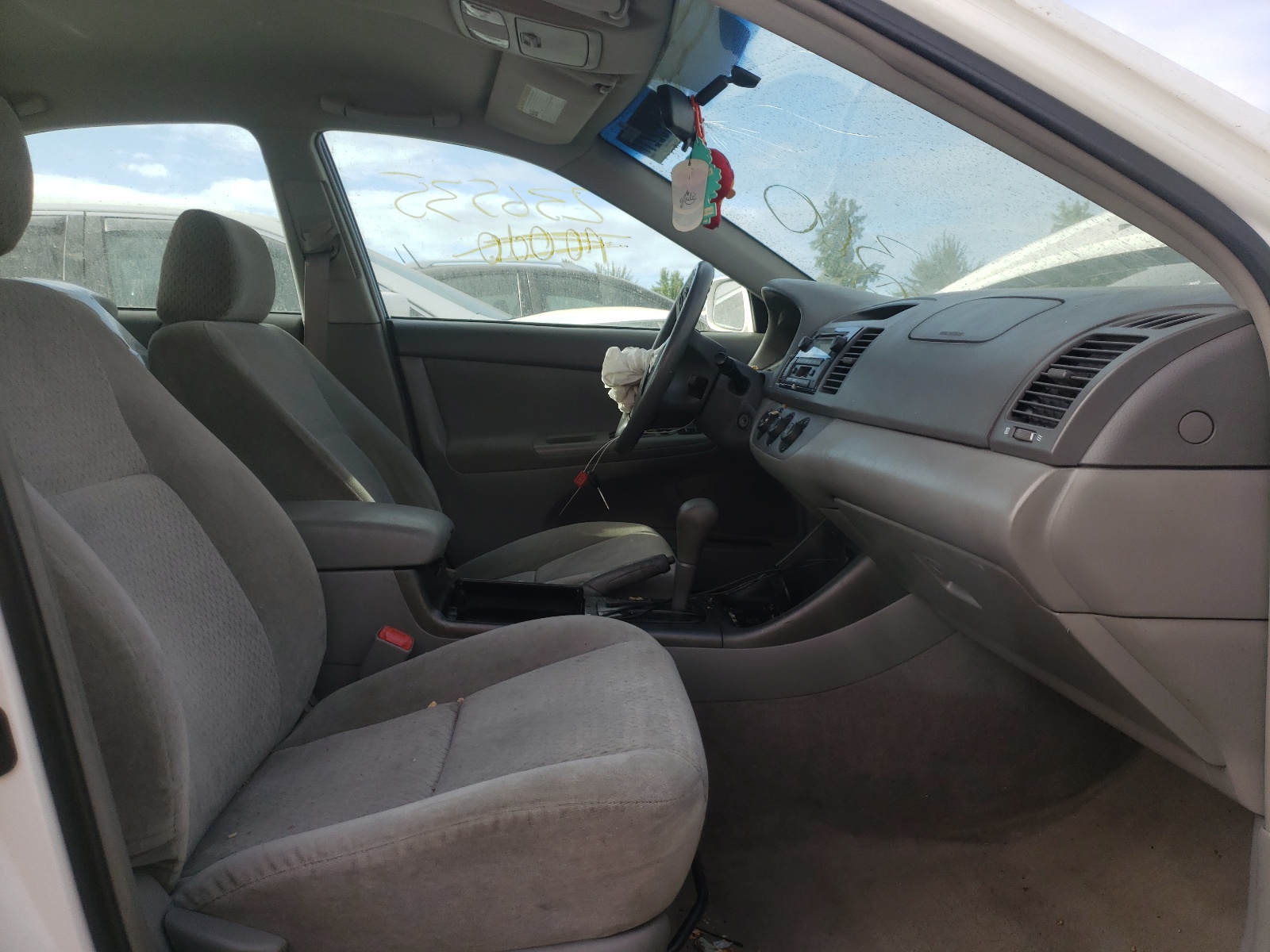 Photo 5 from auction – 2004 TOYOTA CAMRY LE with VIN 4T1BE32K04U363144
