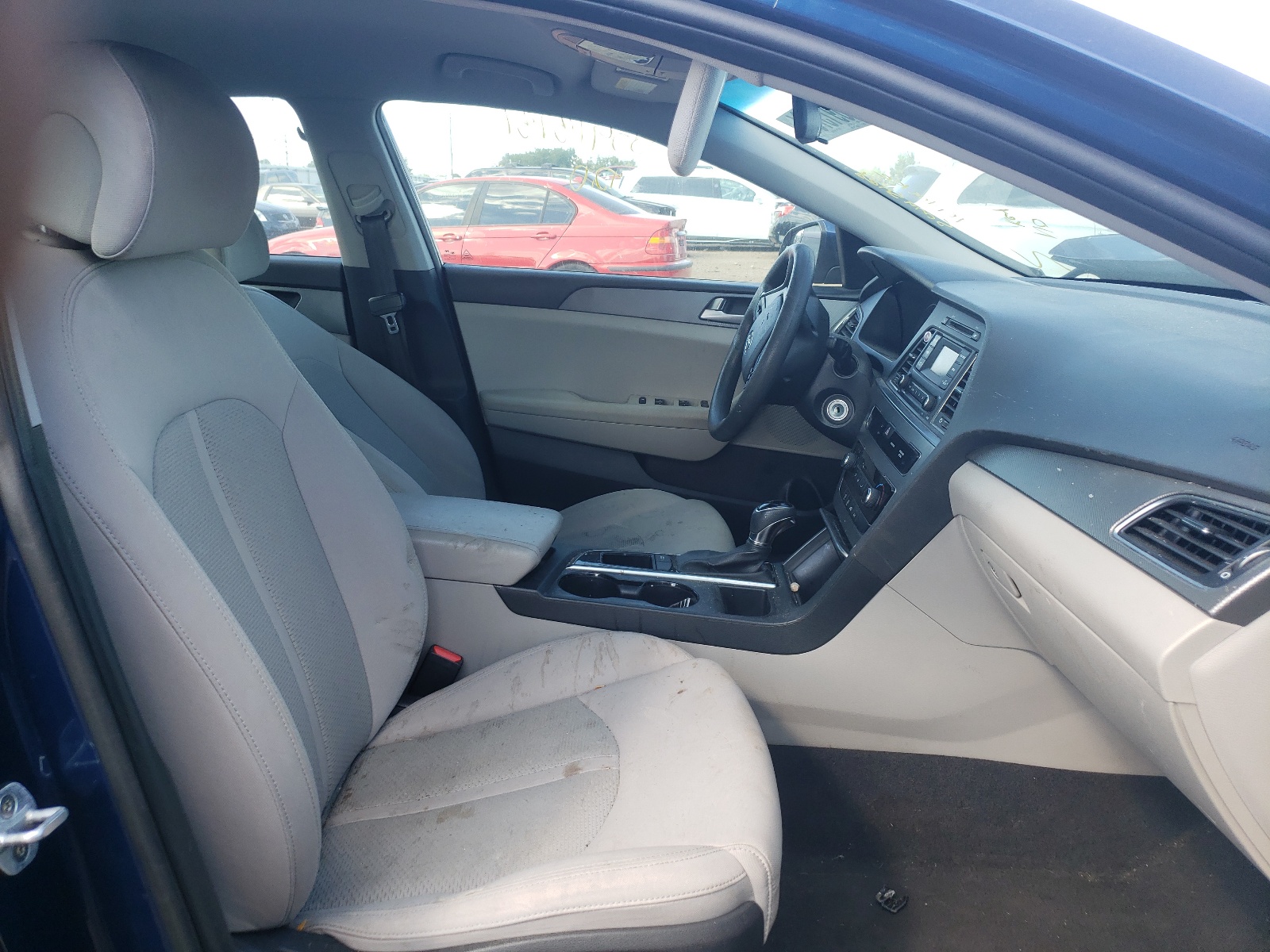 Photo 5 from auction – 2017 HYUNDAI SONATA SE with VIN 5NPE24AF1HH486990