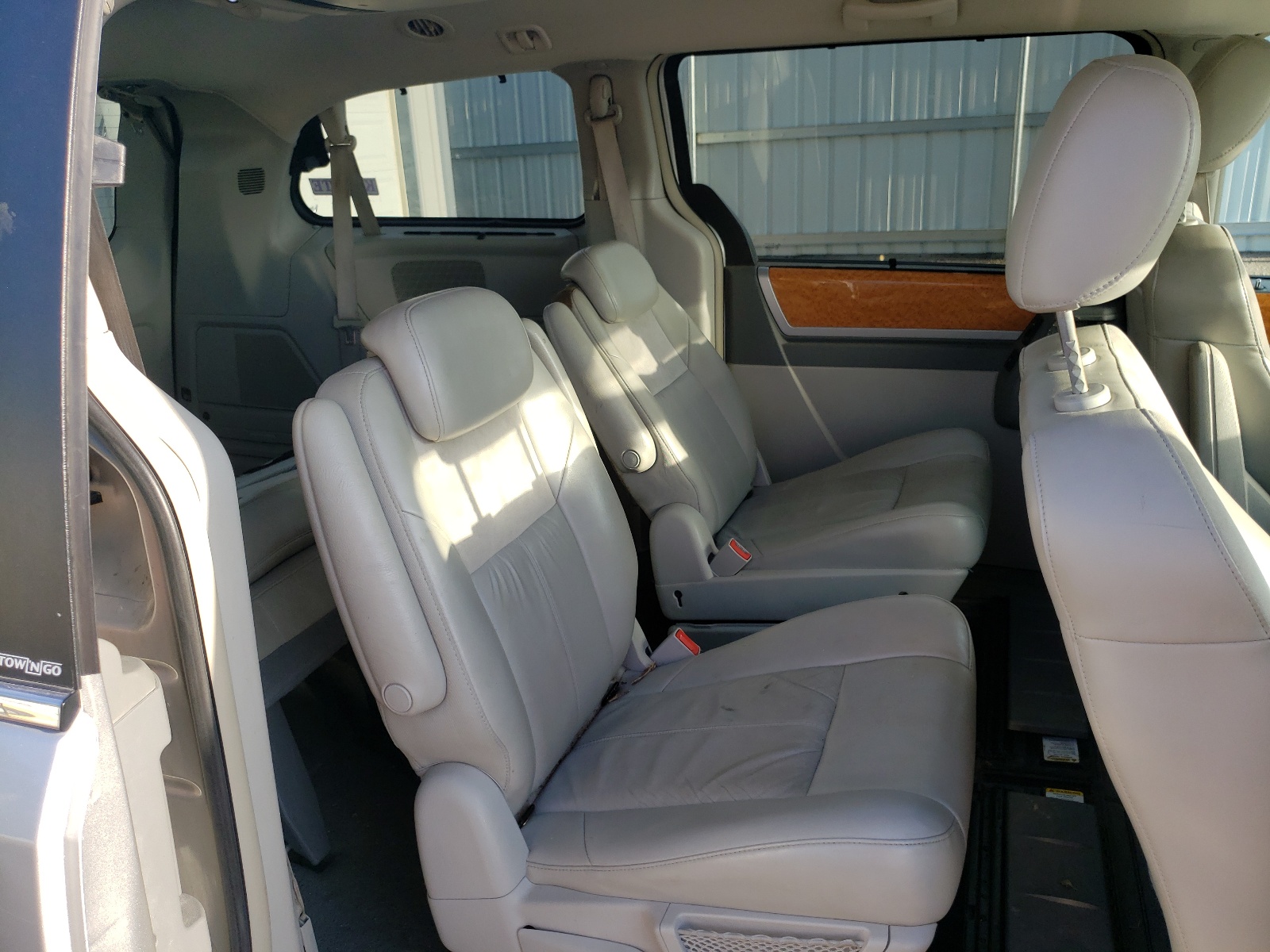 Photo 6 from auction – 2010 CHRYSLER TOWN & COU with VIN 2A4RR6DX6AR152728