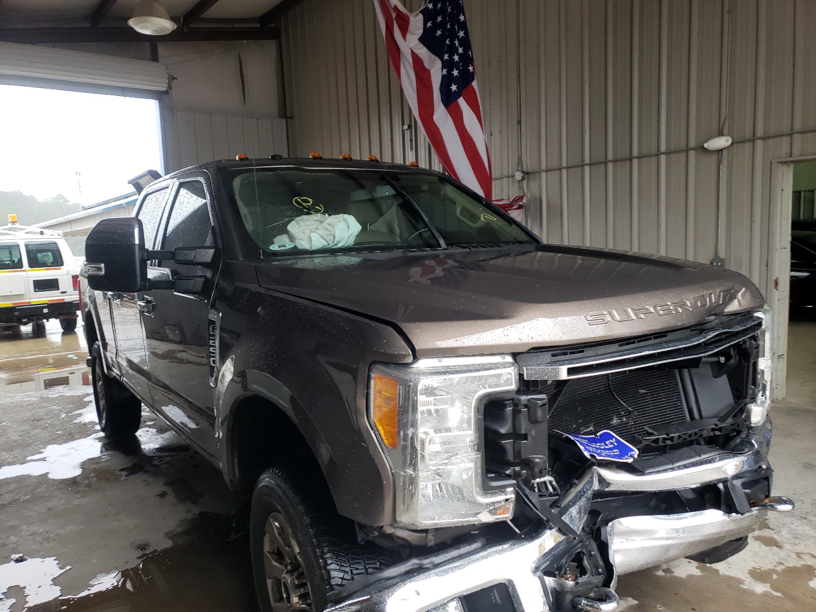 FORD F250 SUPER 2017 مع رقم تعريف المركبة 1FT7W2B61HEB60963 - صورة من المزاد