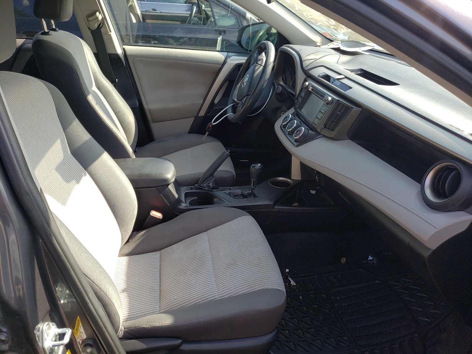 Photo 5 from auction – 2013 TOYOTA RAV4 LE with VIN 2T3ZFREV0DW042149
