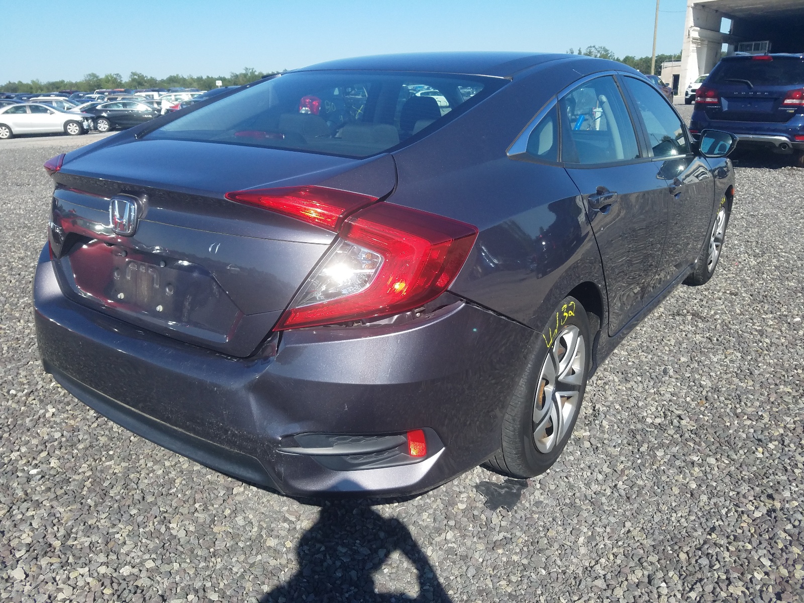 Photo 4 from auction – 2016 HONDA CIVIC LX with VIN 19XFC2F51GE057115