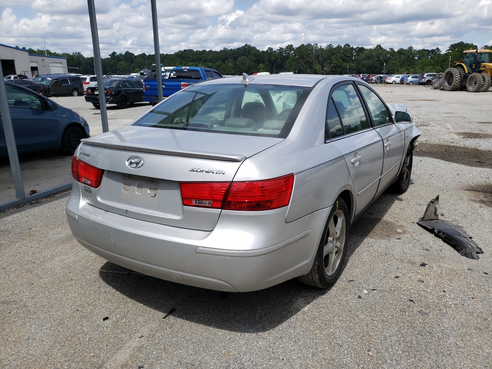 Photo 4 from auction – 2009 HYUNDAI SONATA SE with VIN 5NPEU46C39H501905
