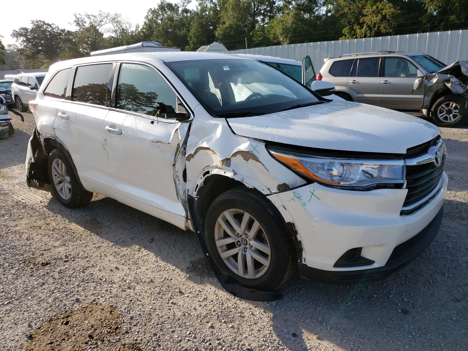Photo 1 from auction – 2016 TOYOTA HIGHLANDER with VIN 5TDZARFH4GS022175