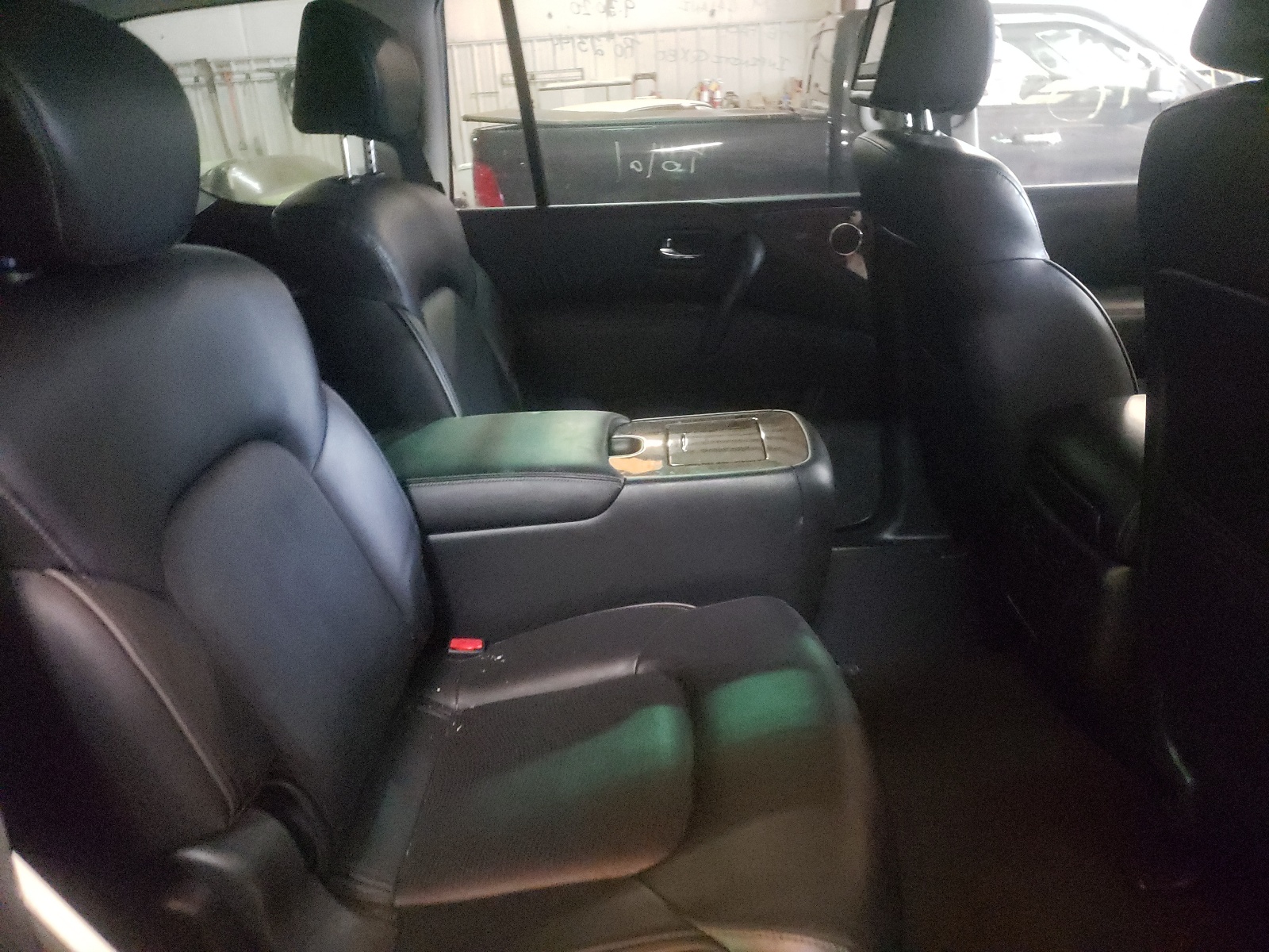 Photo 6 from auction – 2015 INFINITI QX80 with VIN JN8AZ2NE2F9080274