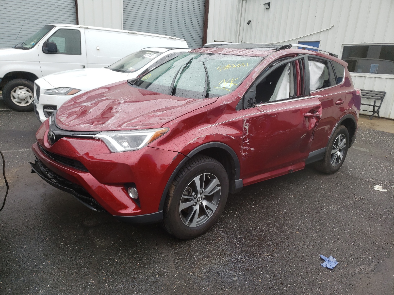 Photo 2 from auction – 2018 TOYOTA RAV4 ADVEN with VIN 2T3WFREV8JW436240