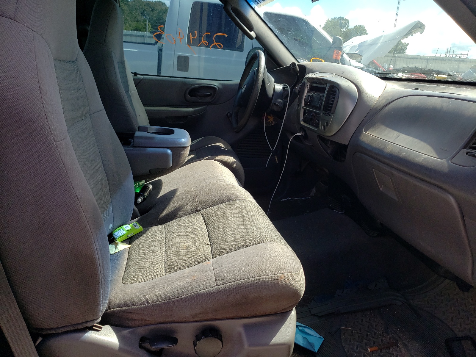 Photo 5 from auction – 2004 FORD F-150 HERI with VIN 2FTRF17234CA09633
