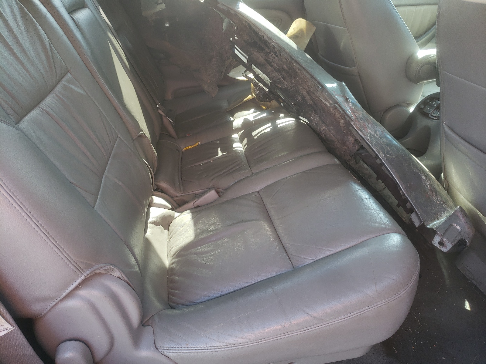 Photo 6 from auction – 2005 TOYOTA SEQUOIA LI with VIN 5TDBT48A45S241326