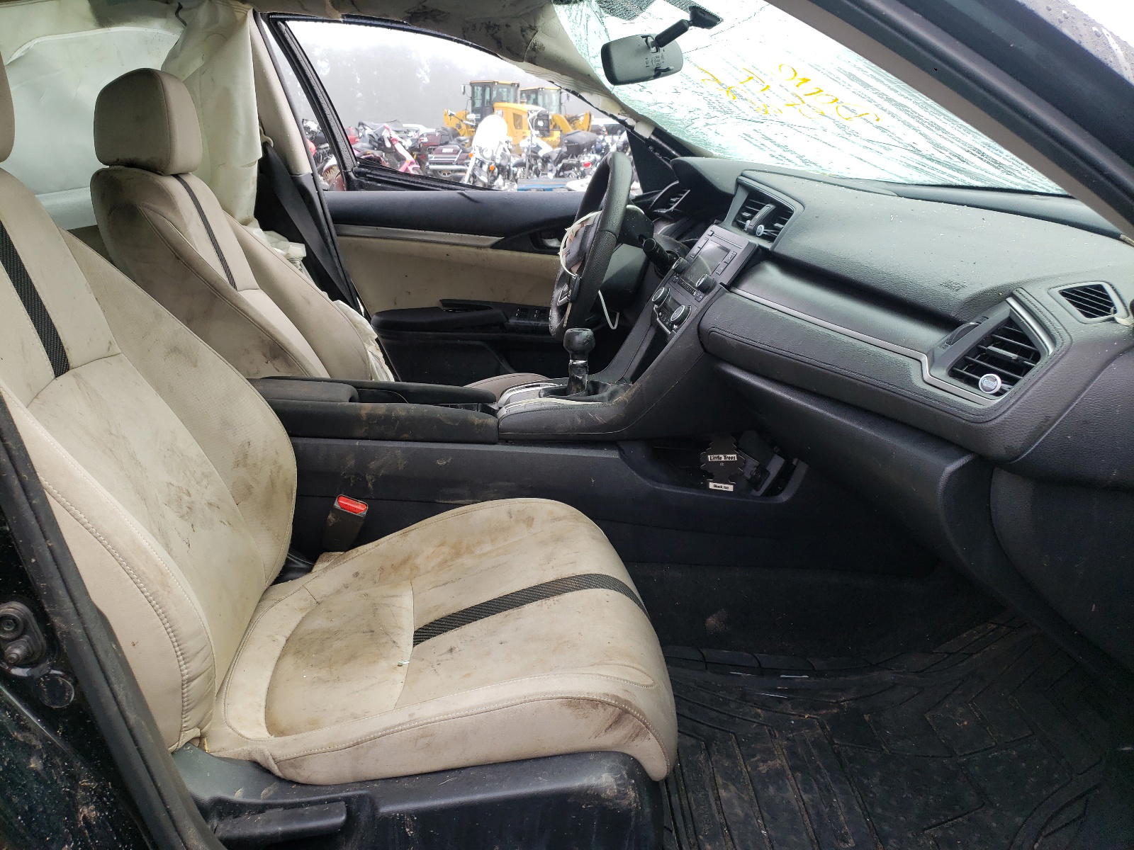 Photo 5 from auction – 2016 HONDA CIVIC LX with VIN 19XFC2E52GE050286