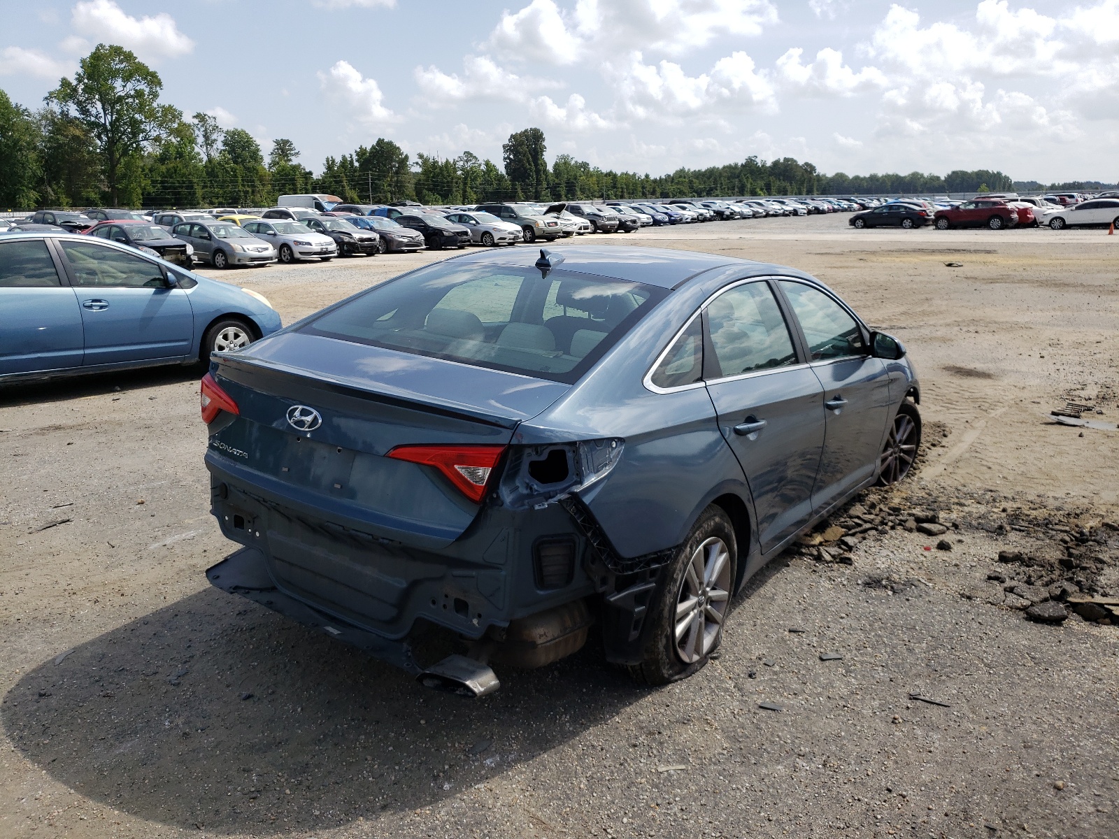 Photo 4 from auction – 2017 HYUNDAI SONATA SE with VIN 5NPE24AFXHH532302