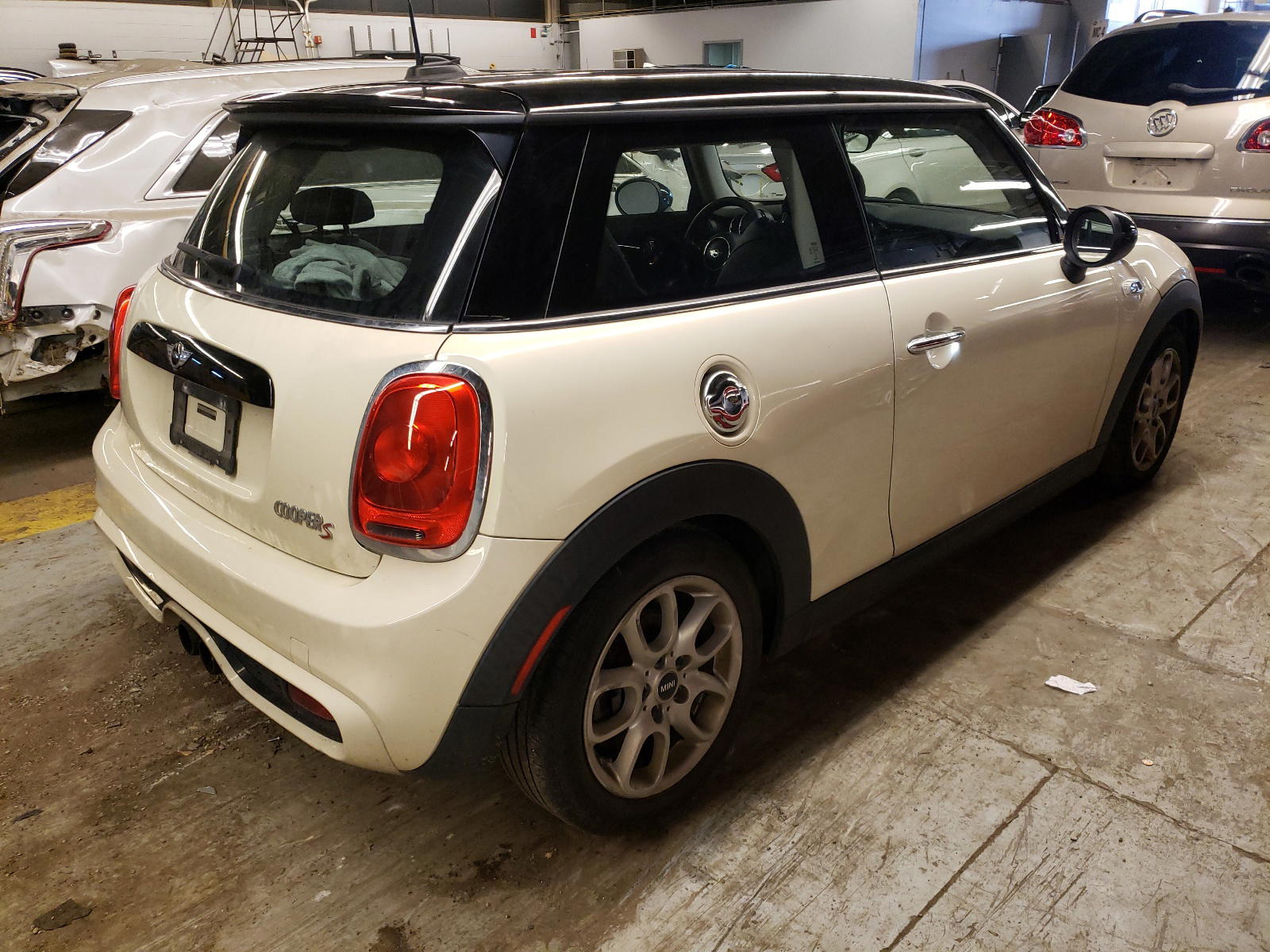 Photo 4 from auction – 2015 MINI COOPER S with VIN WMWXP7C54F2A40153