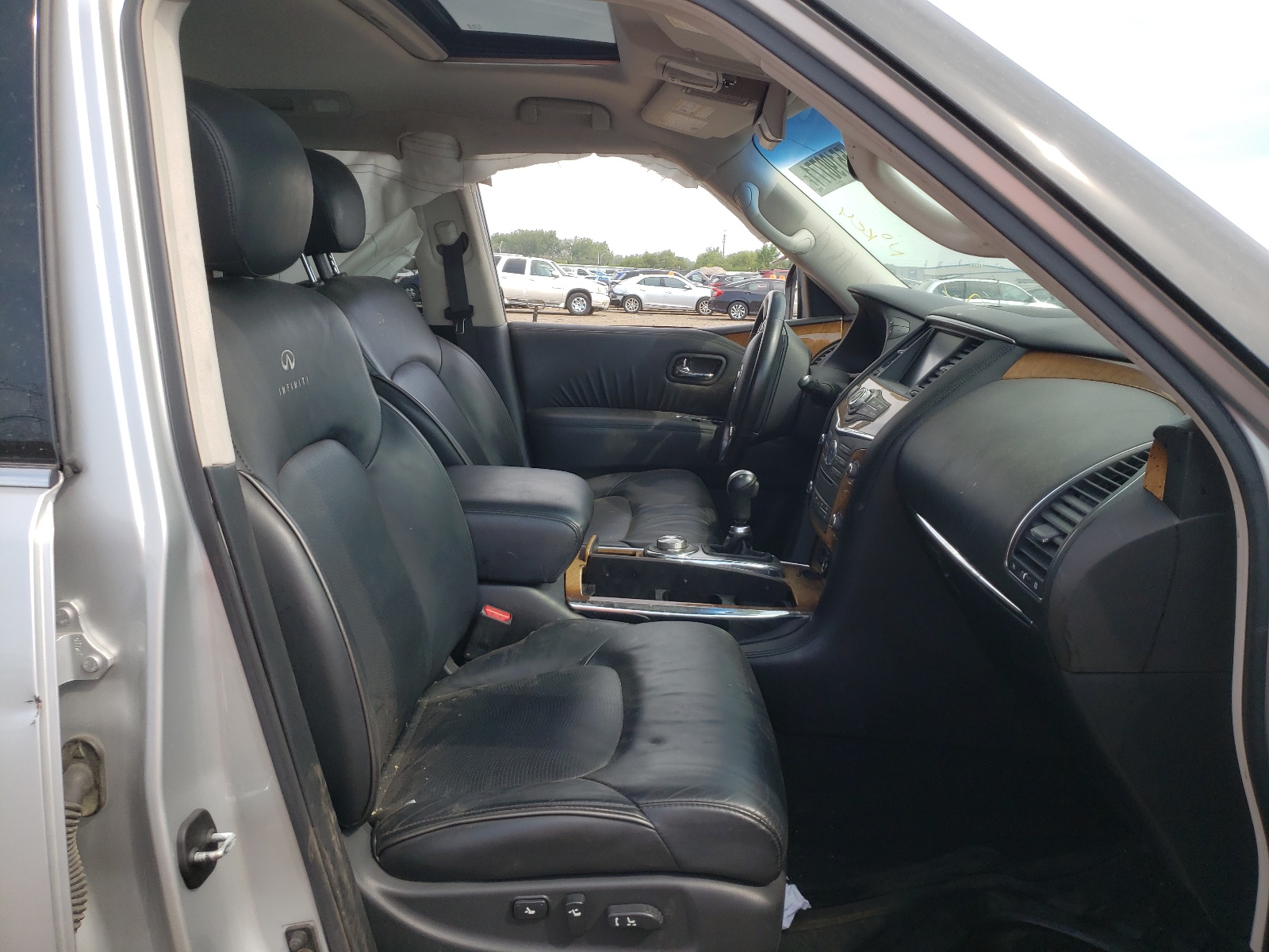 Photo 5 from auction – 2012 INFINITI QX56 with VIN JN8AZ2NE0C9015225