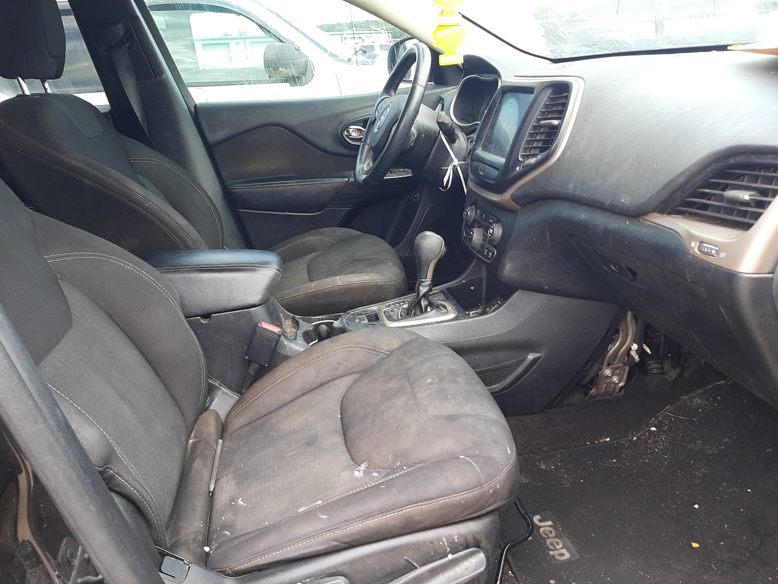 Photo 5 from auction – 2016 JEEP CHEROKEE L with VIN 1C4PJLCB7GW177713