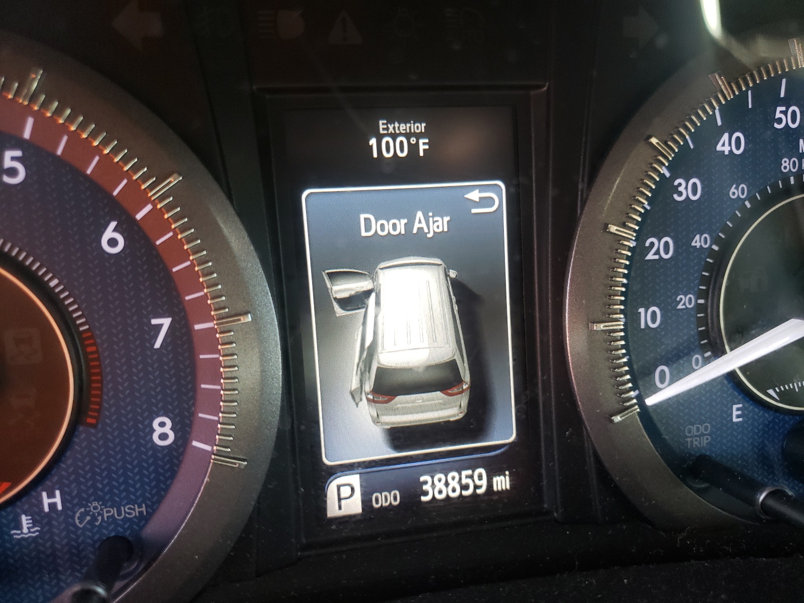 Photo 8 from auction – 2017 TOYOTA SIENNA XLE with VIN 5TDYZ3DC6HS839660