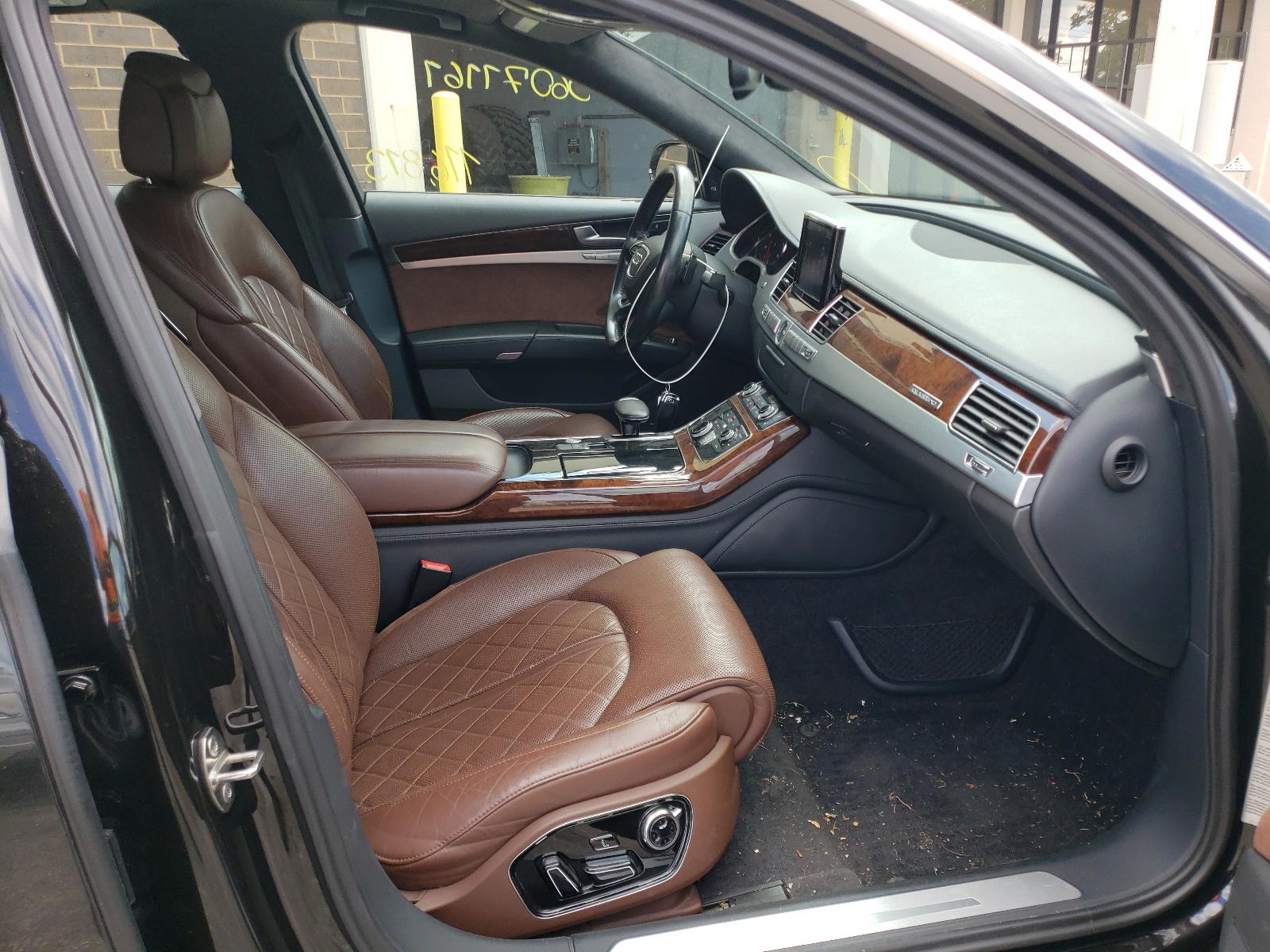 Photo 5 from auction – 2012 AUDI A8 QUATTRO with VIN WAUAVAFD1CN002818