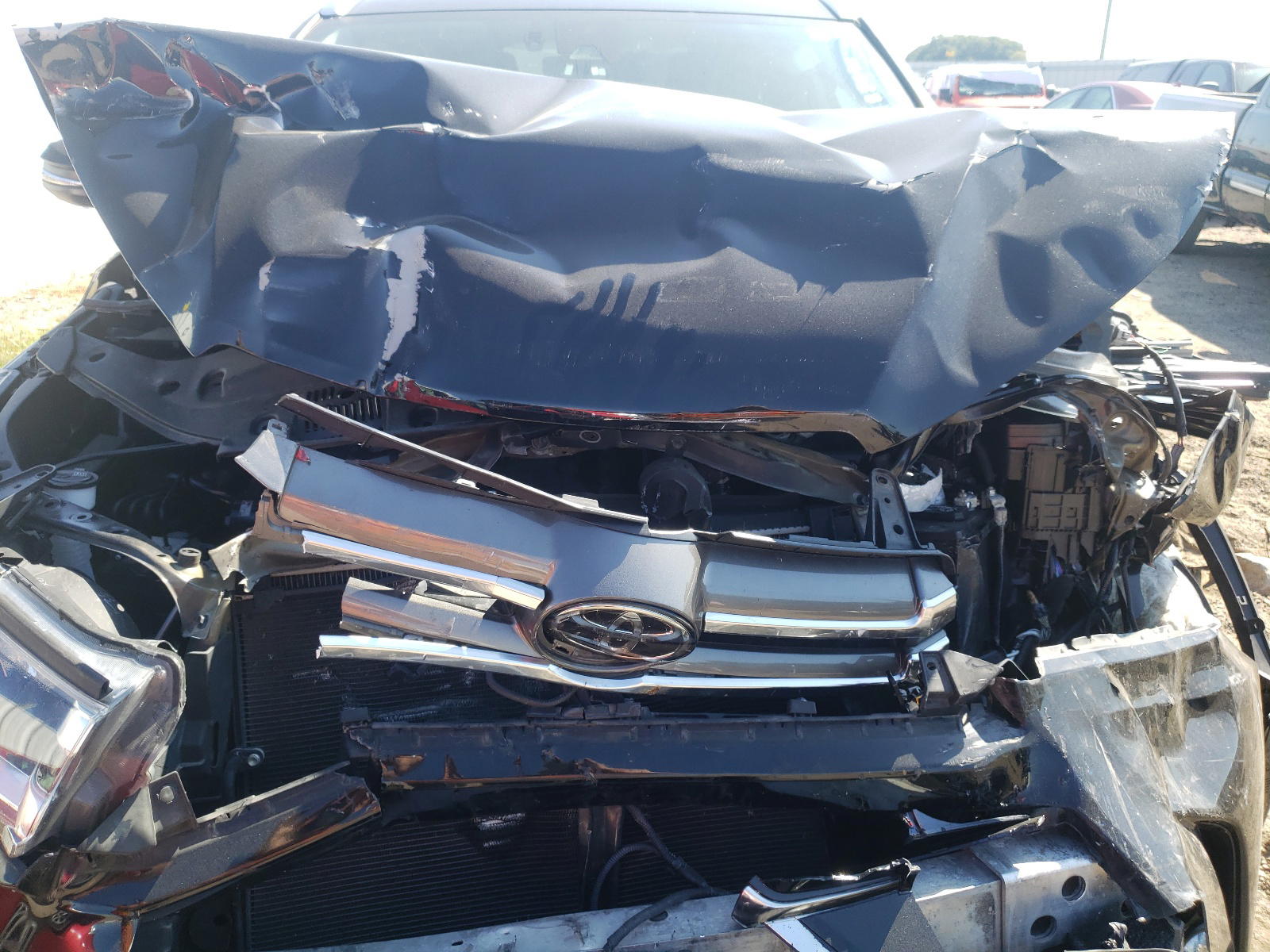 Photo 7 from auction – 2017 TOYOTA HIGHLANDER with VIN 5TDDZRFH2HS387071