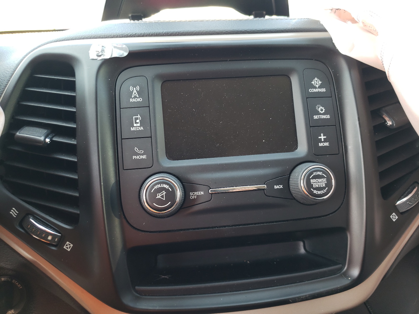 Photo 9 from auction – 2015 JEEP CHEROKEE S with VIN 1C4PJLAB9FW612023
