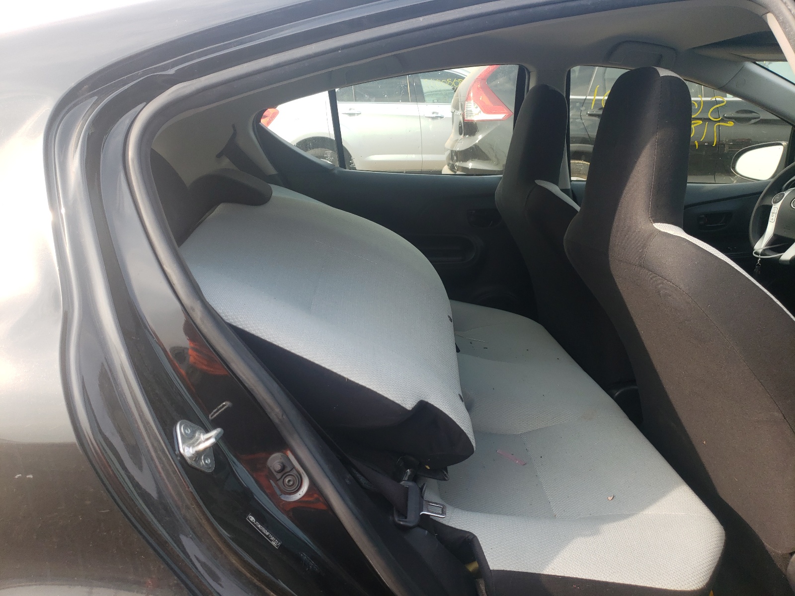 Photo 6 from auction – 2015 TOYOTA PRIUS C with VIN JTDKDTB34F1581317