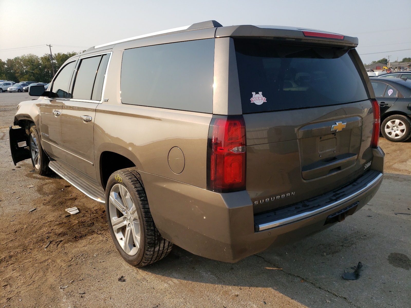 Photo 3 from auction – 2016 CHEVROLET SUBURBAN K with VIN 1GNSKJKC2GR248778