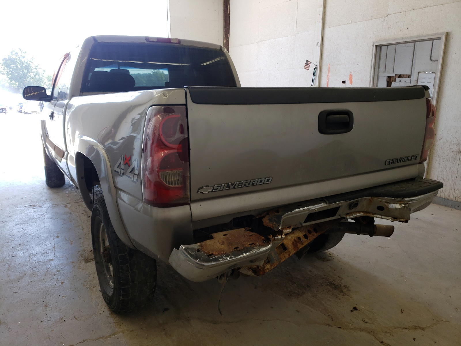 Photo 3 from auction – 2003 CHEVROLET SILVERADO with VIN 1GCHK29UX3E347518