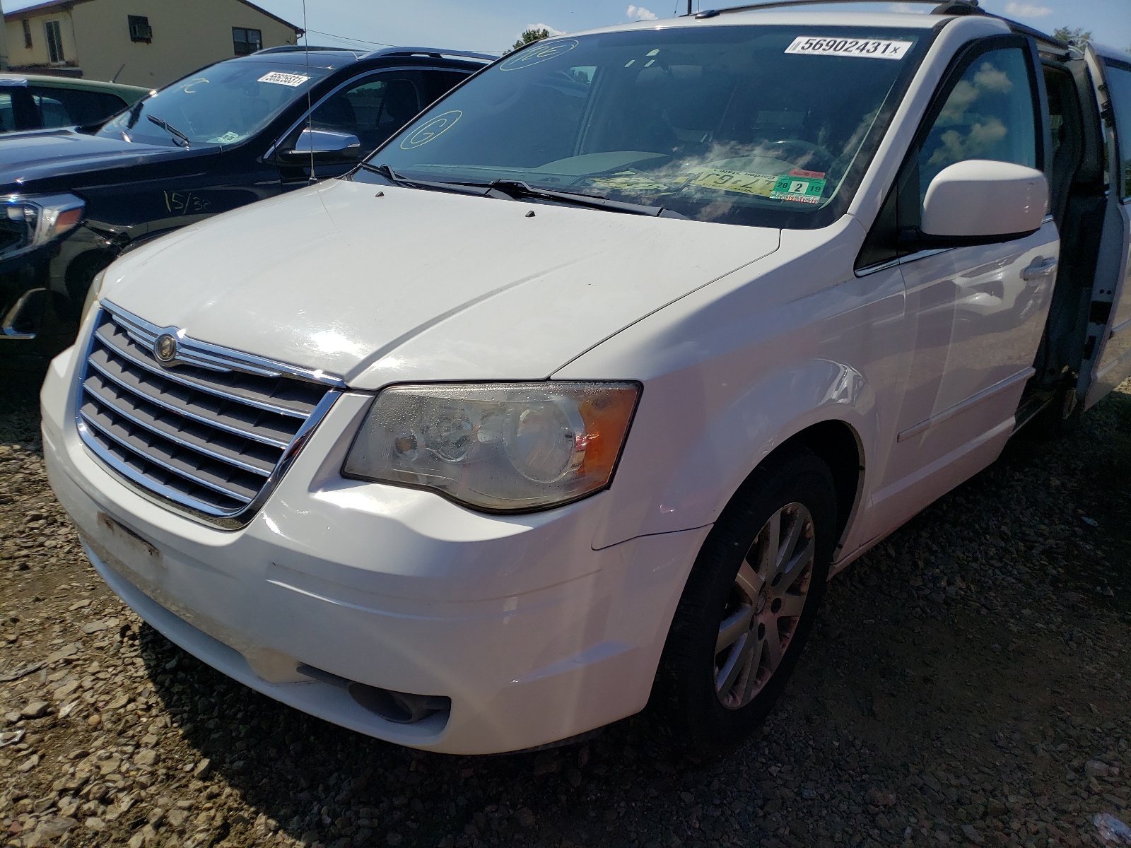 Photo 2 from auction – 2008 CHRYSLER TOWN & COU with VIN 2A8HR54P08R138306